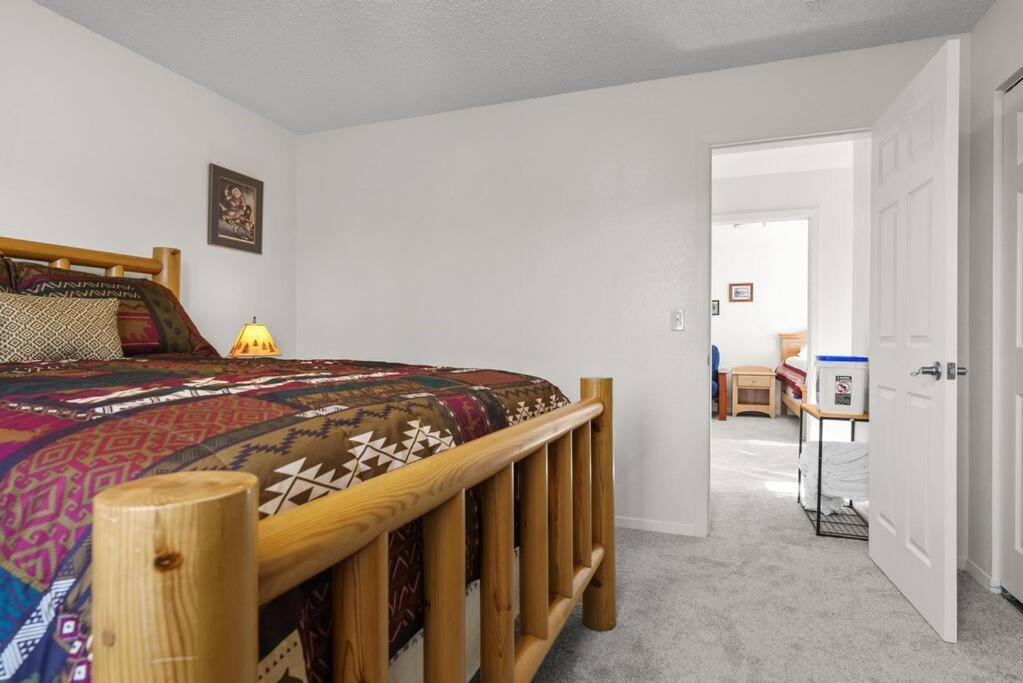 Moose Meadows- Near The Airport, Centrally Located Anchorage Exterior foto