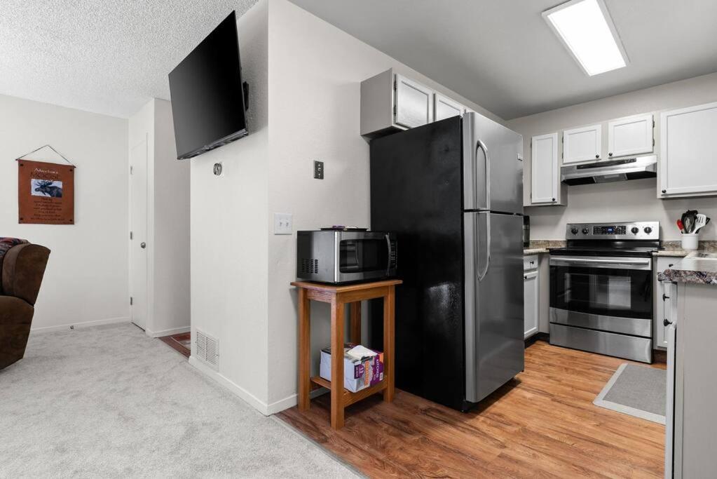 Moose Meadows- Near The Airport, Centrally Located Anchorage Exterior foto