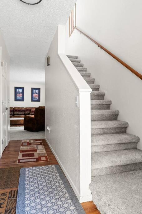 Moose Meadows- Near The Airport, Centrally Located Anchorage Exterior foto
